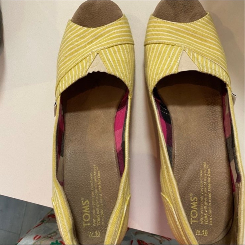 Toms shoes size 10
